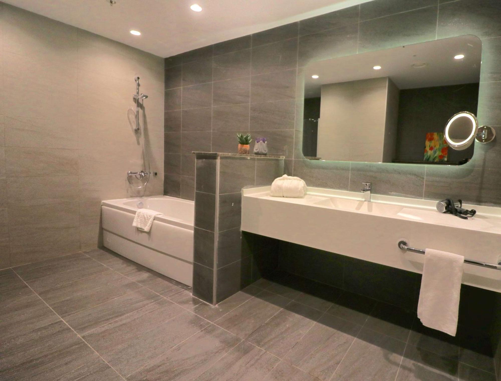 Doubletree By Hilton Ankara Incek Hotel Ngoại thất bức ảnh