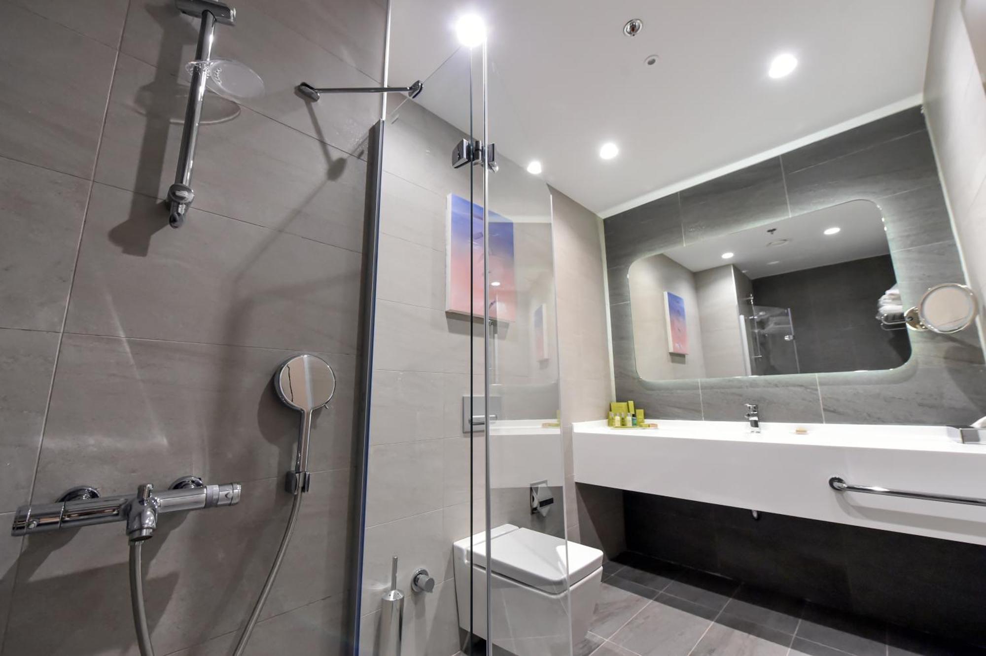 Doubletree By Hilton Ankara Incek Hotel Ngoại thất bức ảnh